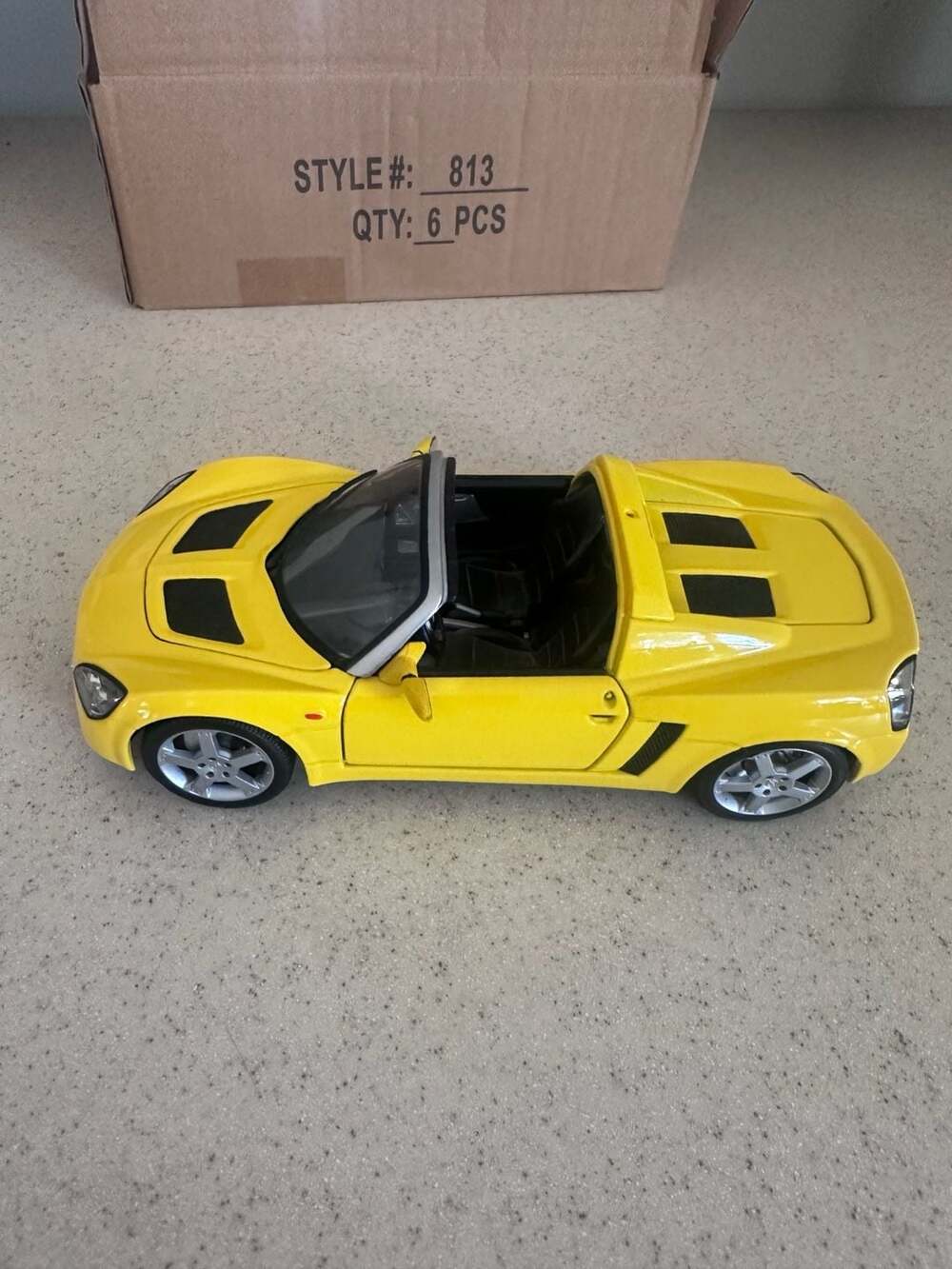 Maisto 1:18 Scale Opel Speedster Yellow Diecast Model Car